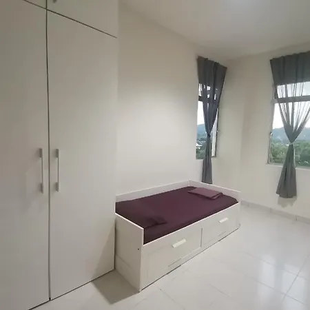 Yuslina Homestay Bandar Puncak Alam Exterior photo