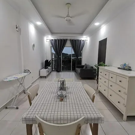 Yuslina Homestay Bandar Puncak Alam Exterior photo