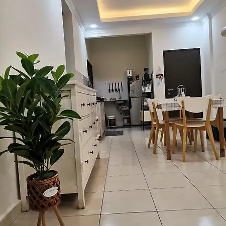 Yuslina Homestay Bandar Puncak Alam Exterior photo
