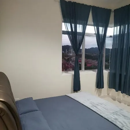 Yuslina Homestay Bandar Puncak Alam Exterior photo