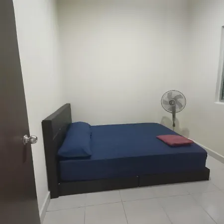 Yuslina Homestay Bandar Puncak Alam Exterior photo
